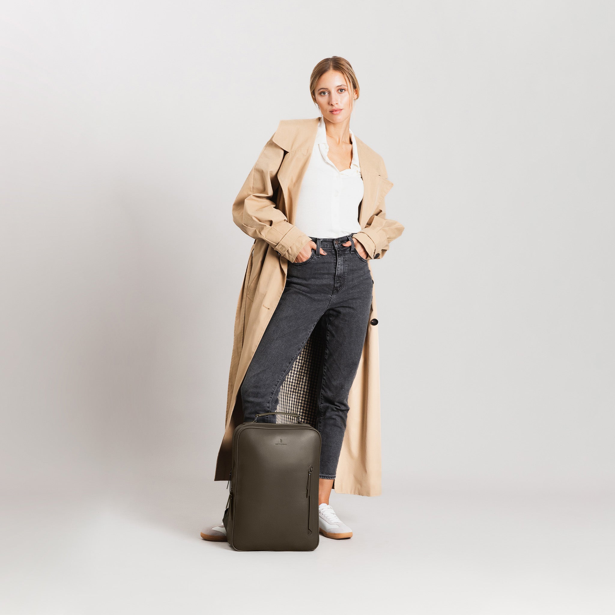 Minimalist Backpack Cactus Leather Khaki - Lilienthal Berlin