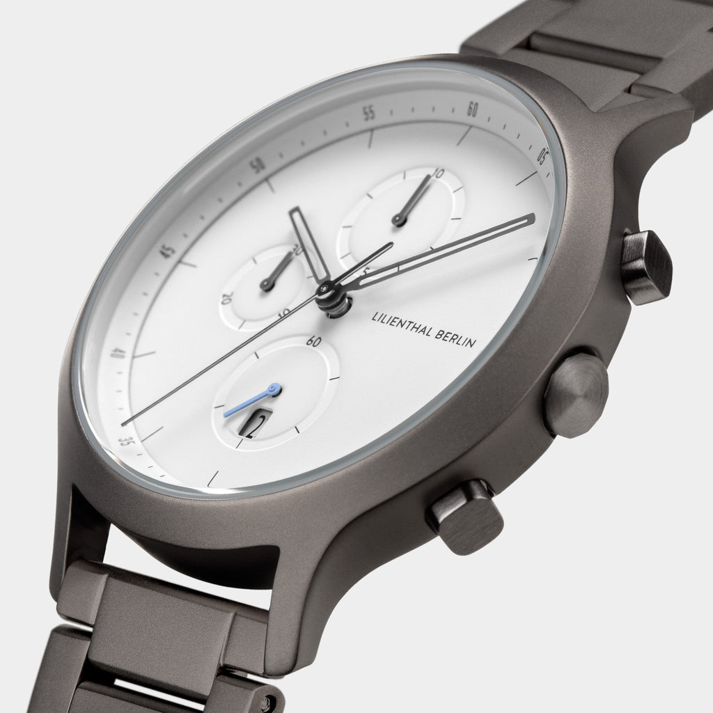 Chronograph – Dark Silver White