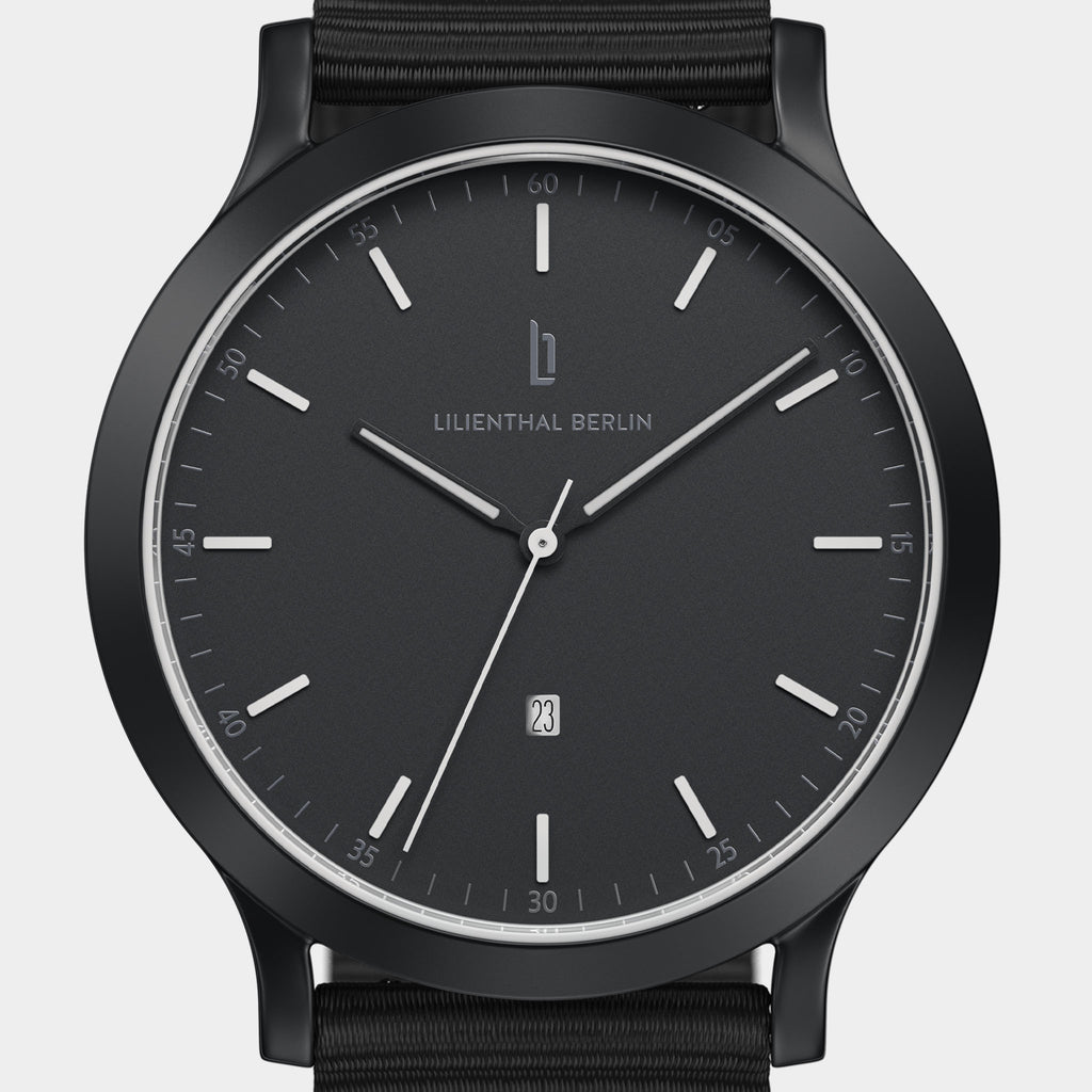 Huxley – Black White