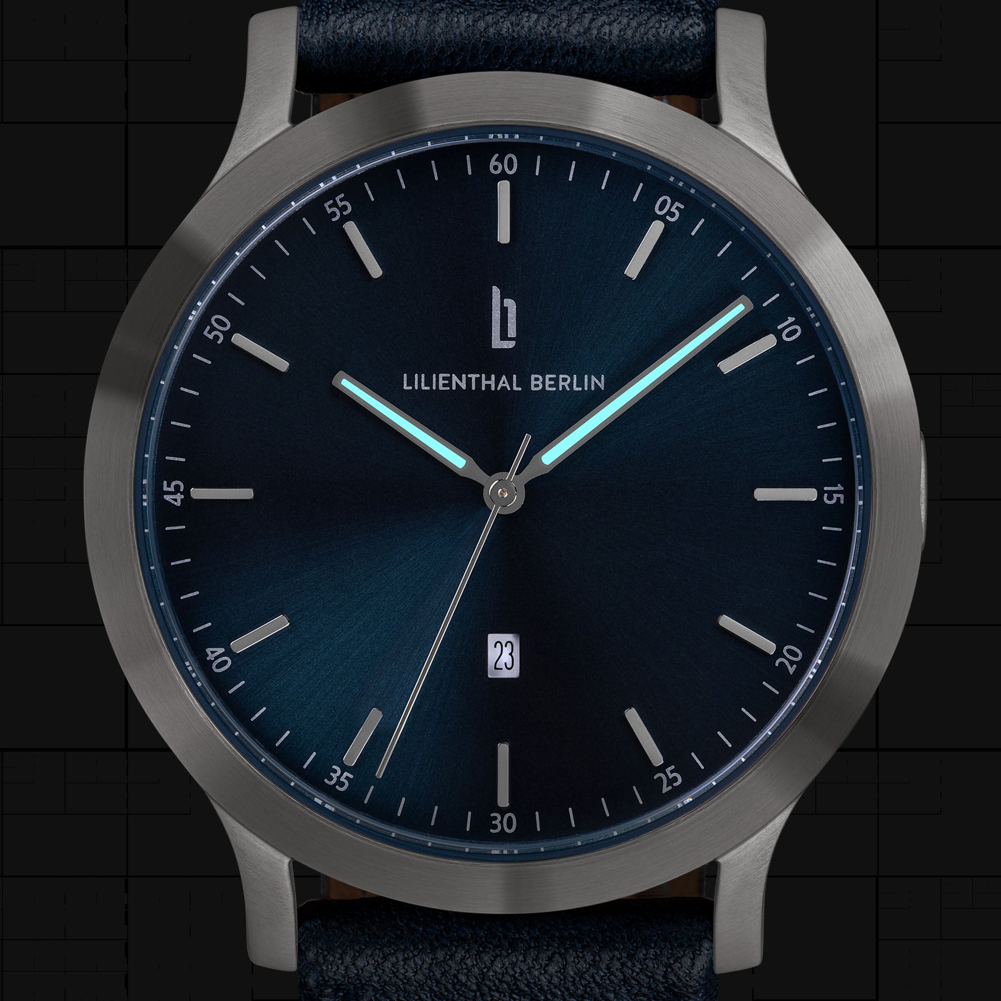 Huxley – Silver Blue