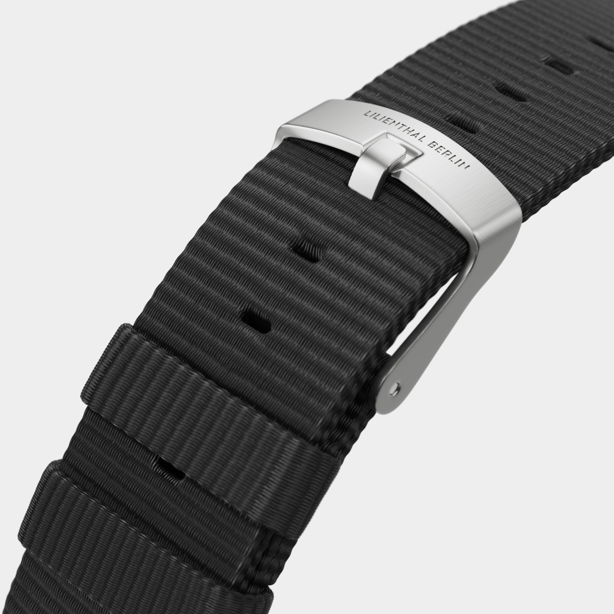 Huxley – Silver White Sportive