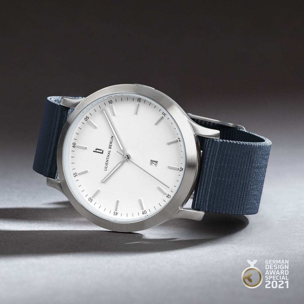 Huxley – Silver White Sportive