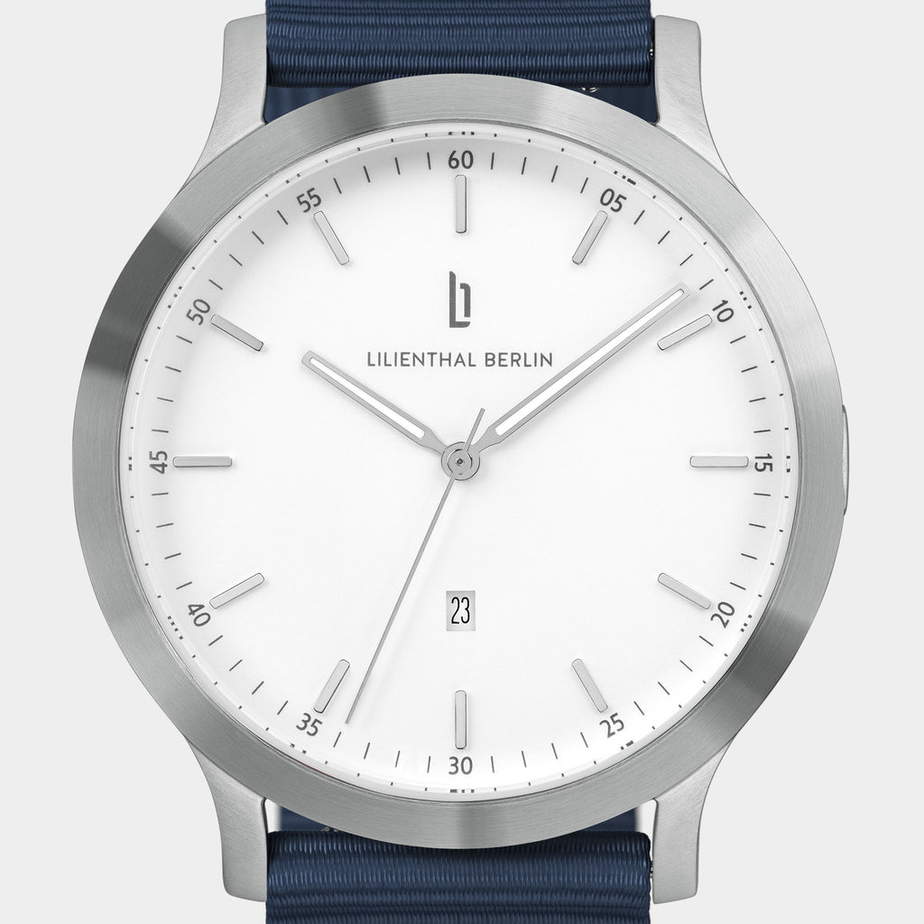 Huxley – Silver White Sportive