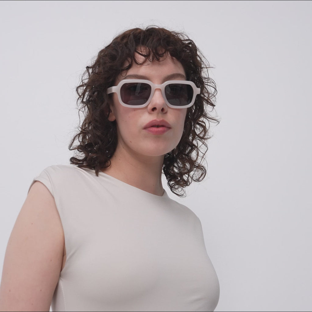 Dreamgaze II – Milky Beige / Gray